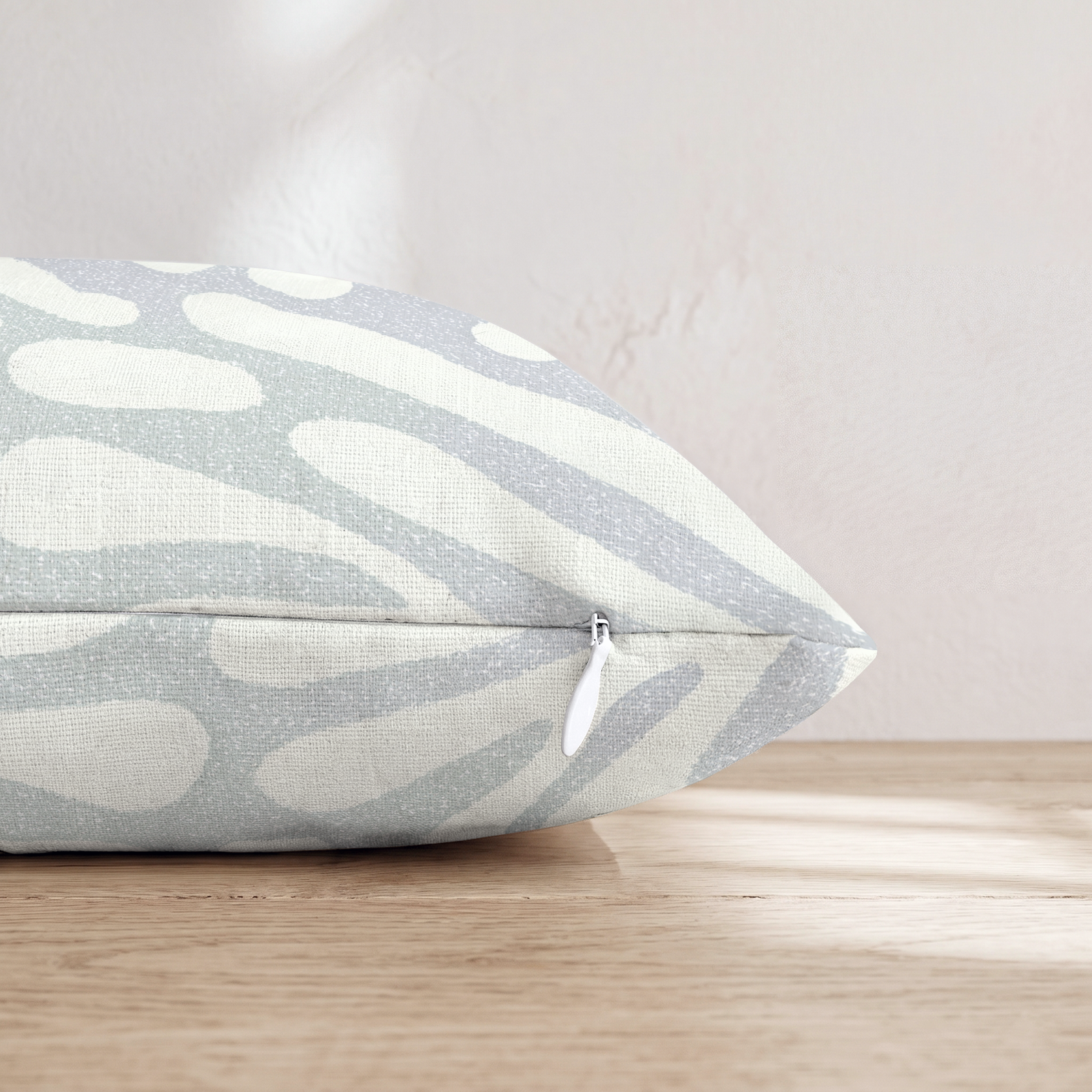 LR855719 LR855719_pillow_edge_zipper.png