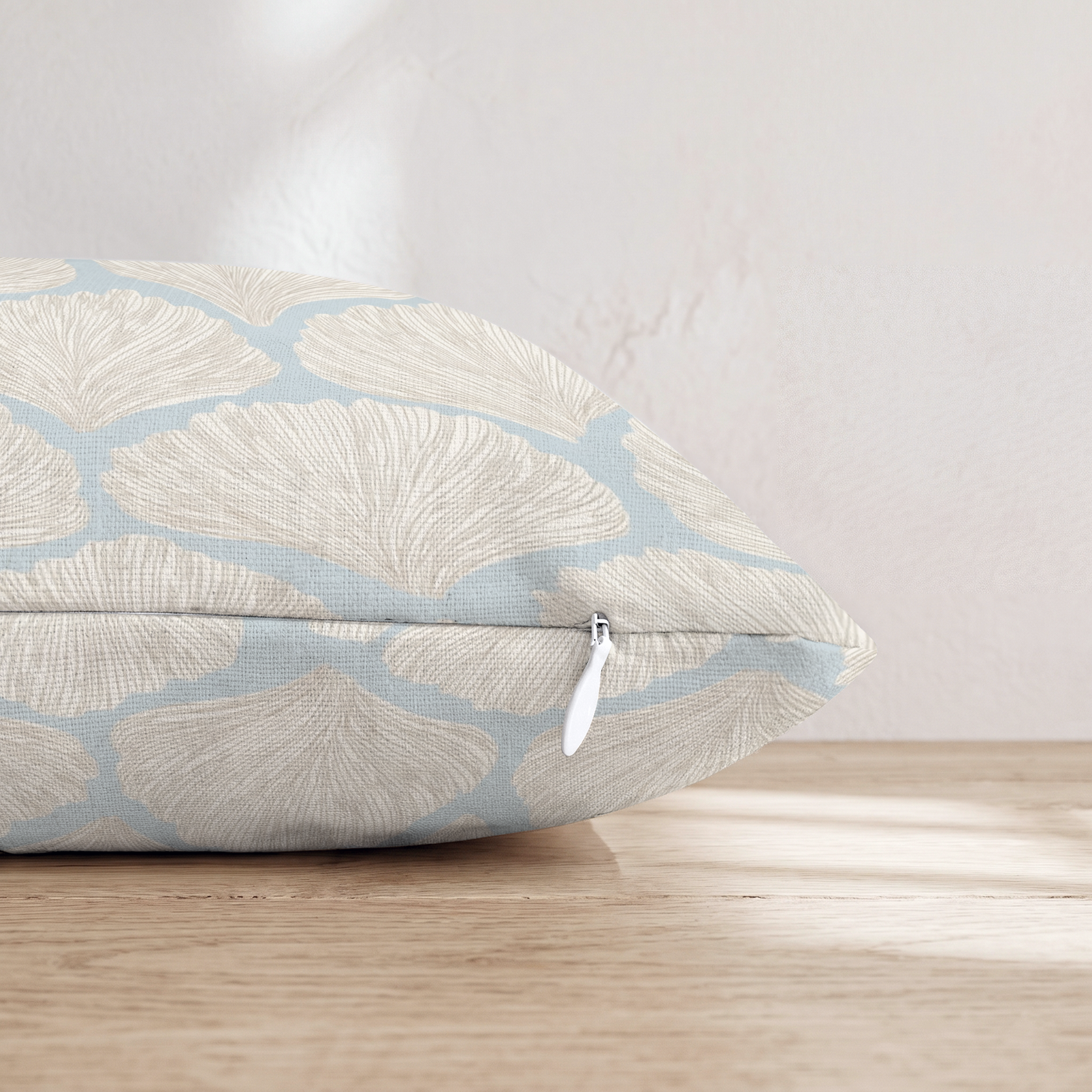 LR857804 LR857804_pillow_edge_zipper.png