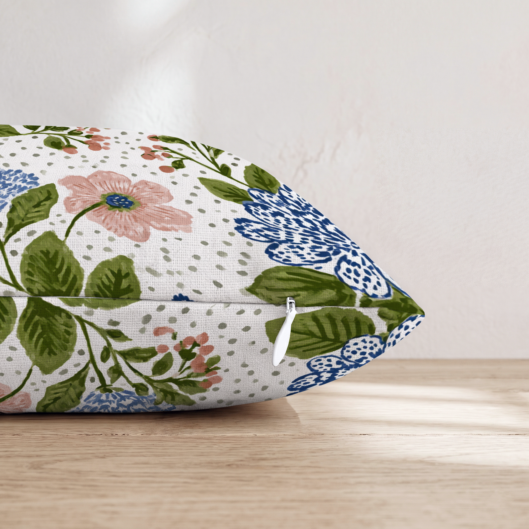 LR888472 LR888472_pillow_edge_zipper.png